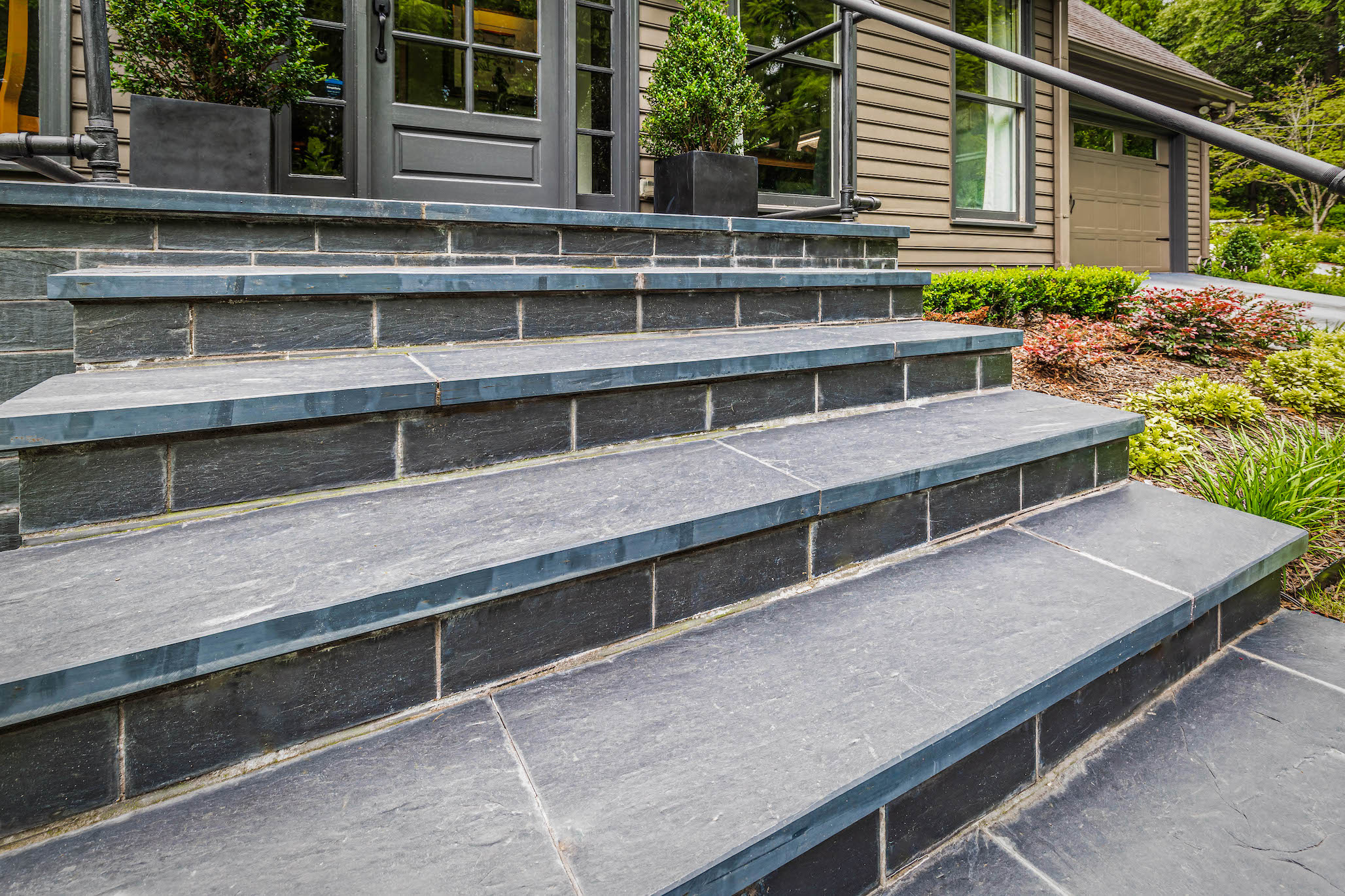 The Outdoor Design Duo: VALONGO BLACK™ Slate Patios and Outdoor Stone Steps